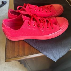 Women’s 9.5 Red Converse